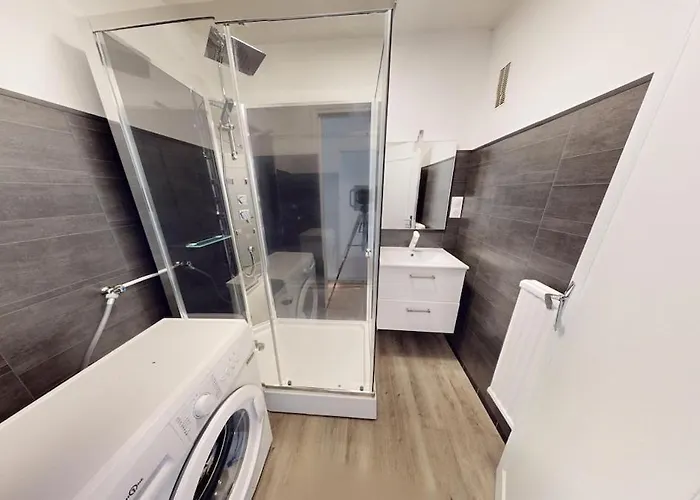 3 Bright Bedrooms - Boulevard Graville Апартаменты *